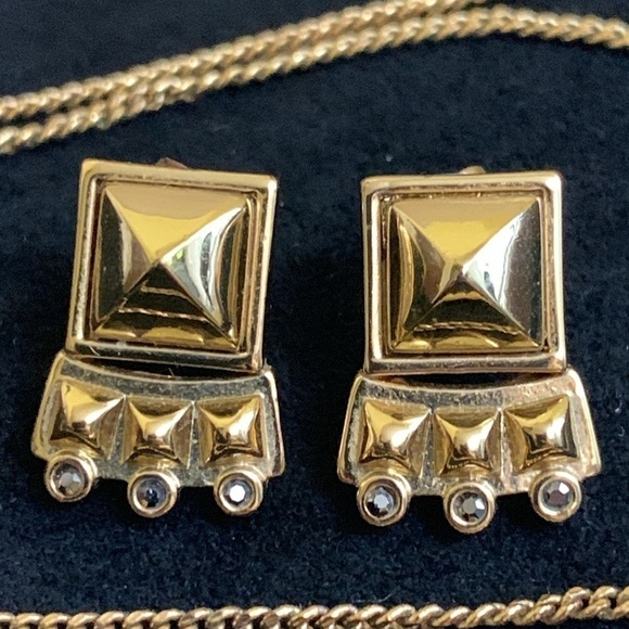 Rebecca Minkoff 3 Piece “Curb” Gold Tone Pyramid Set Earrings & Pendant Necklace - Picture 5 of 17